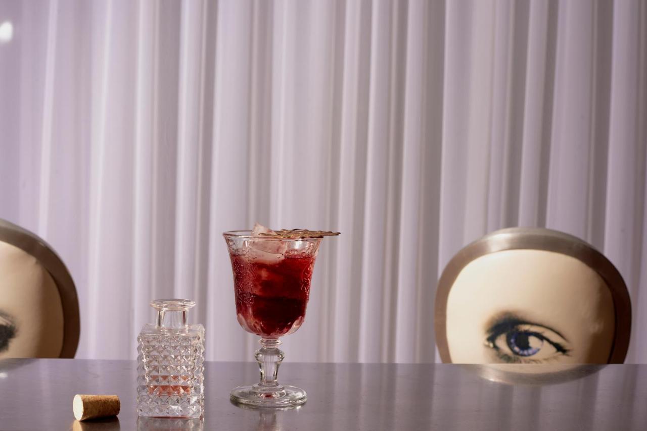 Sanderson London Kültér fotó A photograph by Lothar Schmid