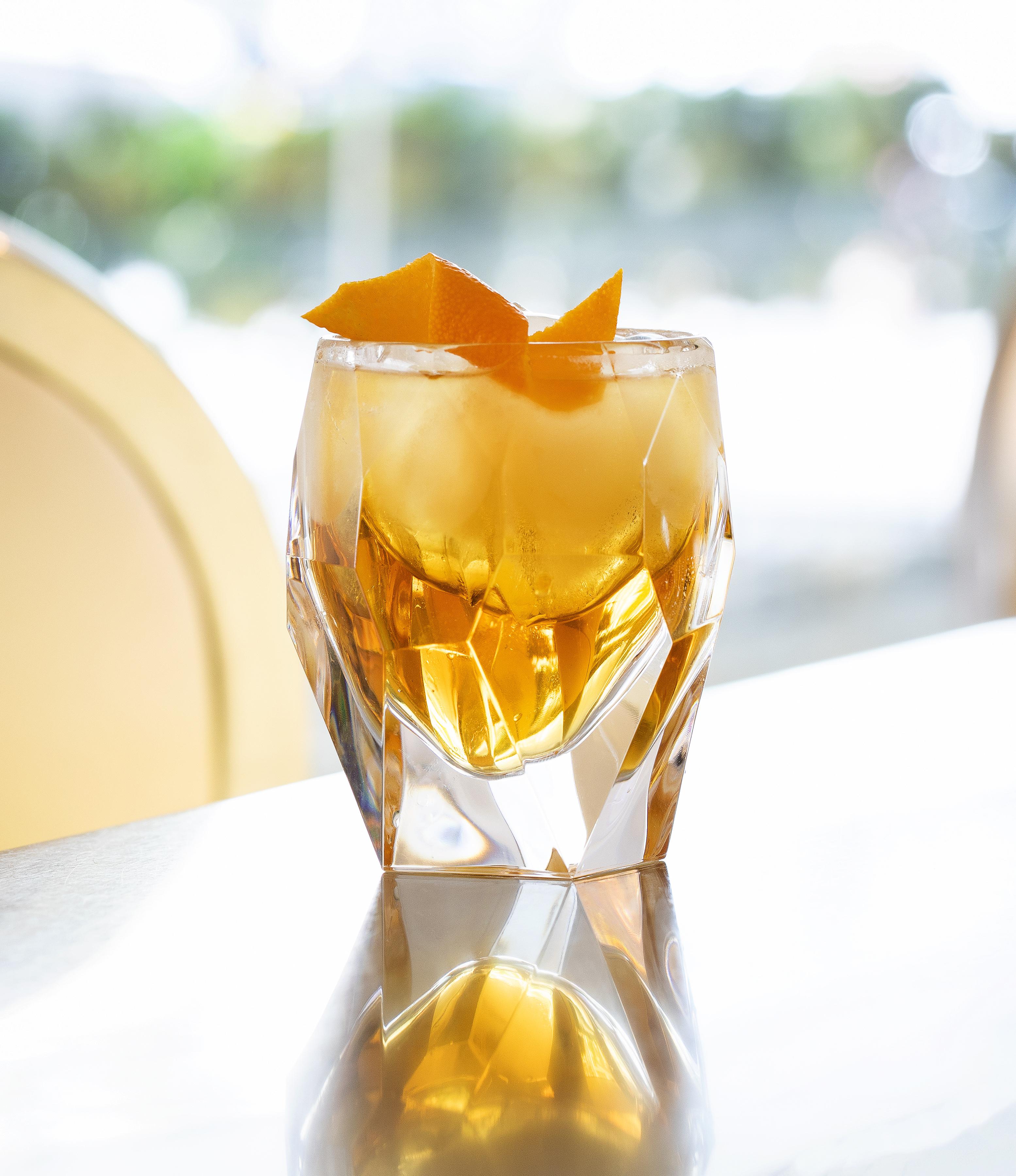 Sanderson London Kültér fotó A glass of Old Fashioned