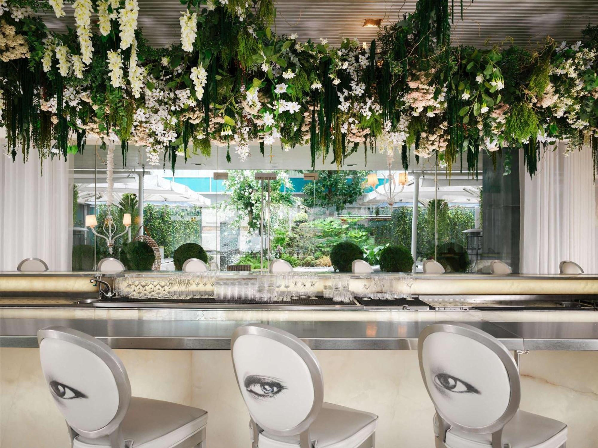 Sanderson London Kültér fotó The bar at the St. Regis