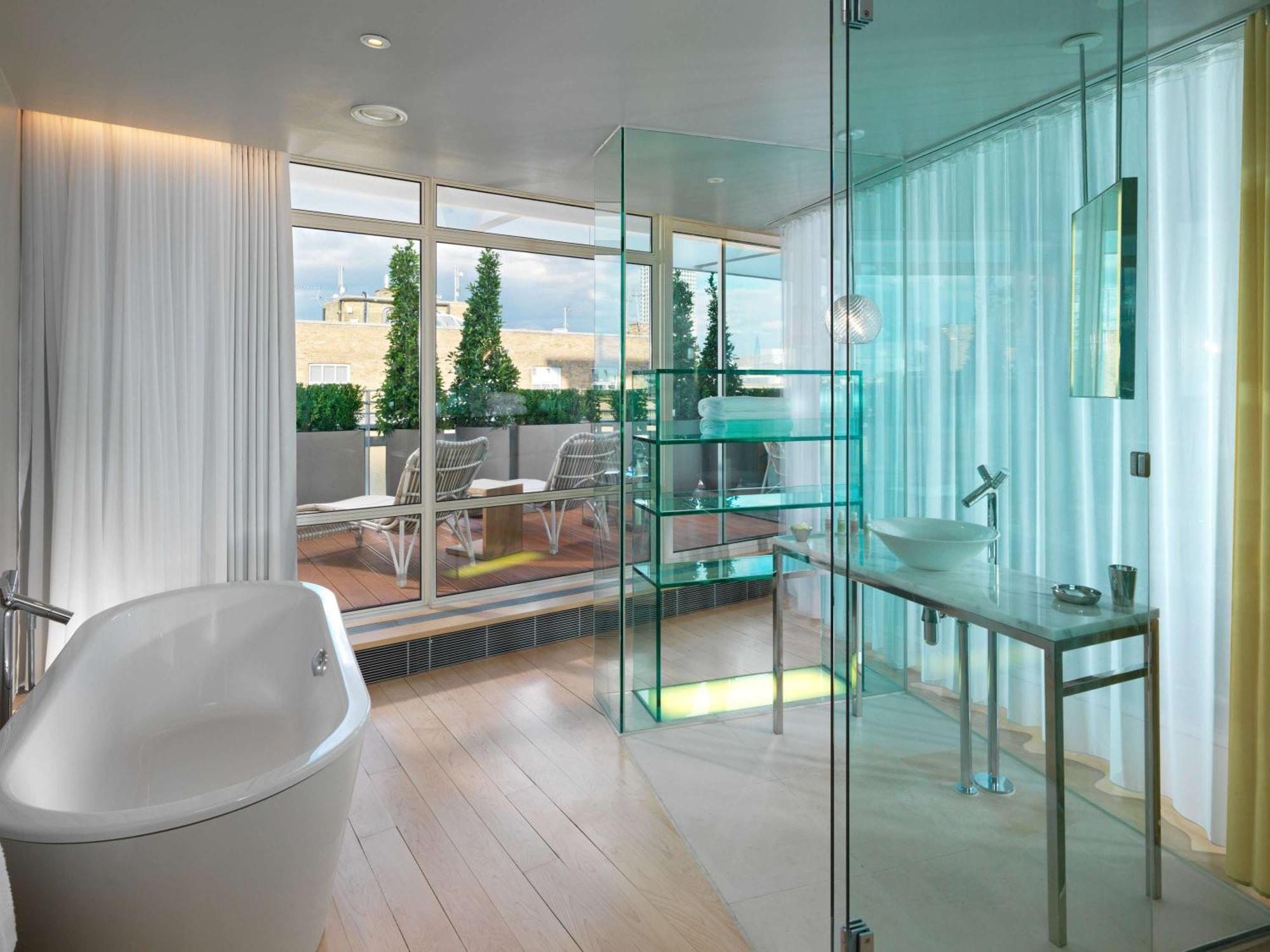 Sanderson London Kültér fotó Bathroom